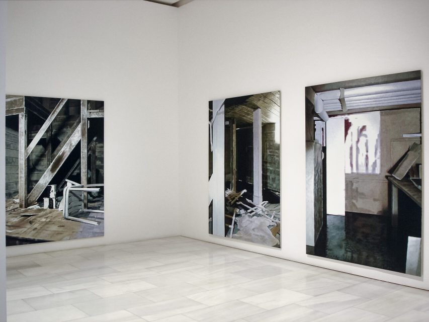 Paintings by Philipp Fröhlich, part of “Sucesos,” at Centro de Arte Joven in Madrid, curated by Sergio Rubira with Julia Spínola.