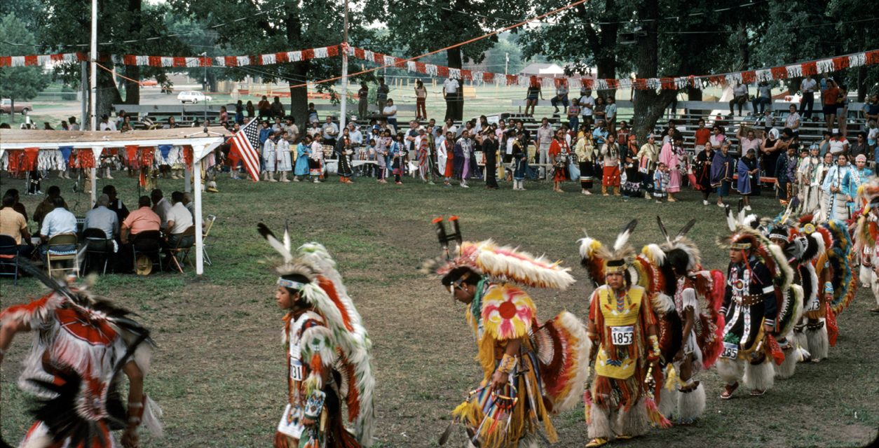La Gran Entrada en el Powwow de Omaha de 1983.