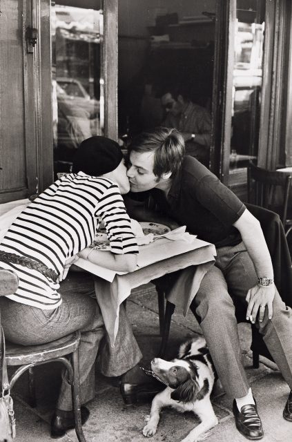 A tilted perspective does not need to be spectacular, but places us right into the scene. Henri Cartier-Bresson, Couple Kissing, Boulevard Diderot, Paris, 1968.
