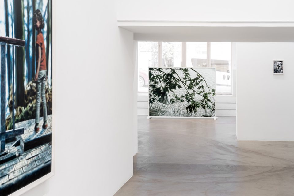 It revolves around the dialogue between two paintings that can never be seen simultaneously.