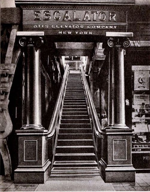 Otis escalators at the Exposition Universelle, Paris, 1900.