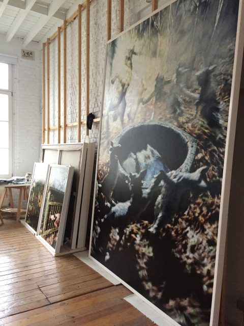 La pintura enmarcada en mi estudio.