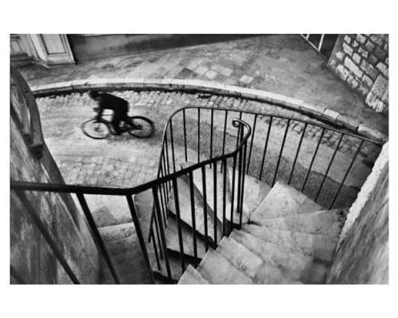 Other photographers, like Cartier-Bresson, embraced the tilted view and converging verticals, making their photographs feel more participative. Henri Cartier-Bresson, Hyères, France, 1932.
